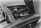 Bild: Mercedes-Benz 190 SL (1955) - Blick in den Motorraum des Touren-Sportwagens