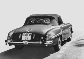 Mercedes-Benz 190 SL (1956) - Das Dach lässt sich auch von einer einzelnen Person öffnen