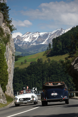 Mercedes-Benz 190 SL (1956) - Gegenverkehr - Oldtimer in Obwalden (O-iO) 2019