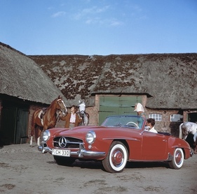 Mercedes-Benz 190 SL (1956) - beim Pferdestall