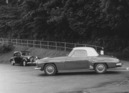 Mercedes-Benz 190 SL (1957) - der Tourensportwagen mit aufgesetztem Hardtop begegnet automobiler Historie in Form eines Citroën Légère