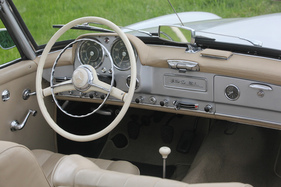 Mercedes-Benz 190 SL (1957) - stellt den Fahrer oder die Fahrerin nicht vor unlösbare Aufgaben