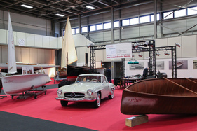Mercedes-Benz 190 SL (1958) - zwischen Holzschiffen - Motorworld Classics Berlin 2019