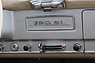 Mercedes-Benz 190 SL (1960) - auch innen beschriftet, wenn man kein Radio eingebaut hat (© Bruno von Rotz, 2019) Mercedes-Benz 190 SL (1960) - auch innen beschriftet, wenn man kein Radio eingebaut hat (© Bruno von Rotz, 2019)