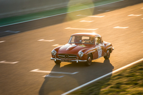 Mercedes-Benz 190 SL (1963) an der Tour Auto Optic 2ooo auf Etappe 2 am 9. April 2014 (Startnummer 017)