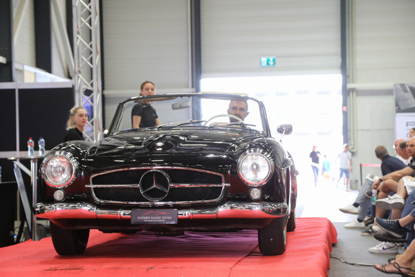 Mercedes-Benz 190 SL Roadster (1961) - als Lot 30 an der Swiss Classic World Versteigerung der Oldtimer Galerie Toffen in Luzern am 3. Juni 2023