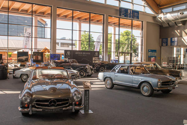 Mercedes-Benz 190 SL Roadster - am Stand von Arthur Bechtel - Motorworld Classics Bodensee 2018