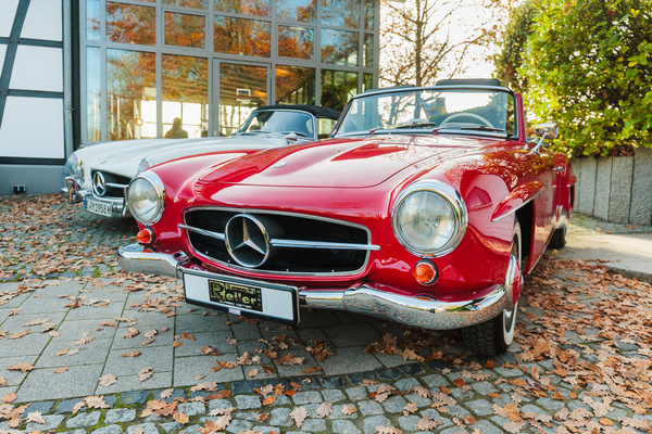 Bild: Mercedes-Benz 190 SL und 300 SL Roadster - gezeigt am Essen Motor Show Classic & Prestige Salon 2025