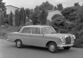 Mercedes-Benz 190 c (1963) - mit Rückspiegel auf dem Vorderkotflügel (1963)