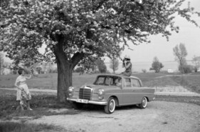 Mercedes-Benz 190 c (1965) - vergnüglicher Ausflug (1965)