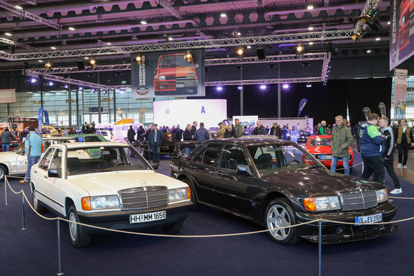 Mercedes-Benz 190E (1982) - zusammen mit 190E 2.5-16 Evo II - Sonderschau "Biedermann und Brandstifter" - Bremen Classic Motorshow 2023