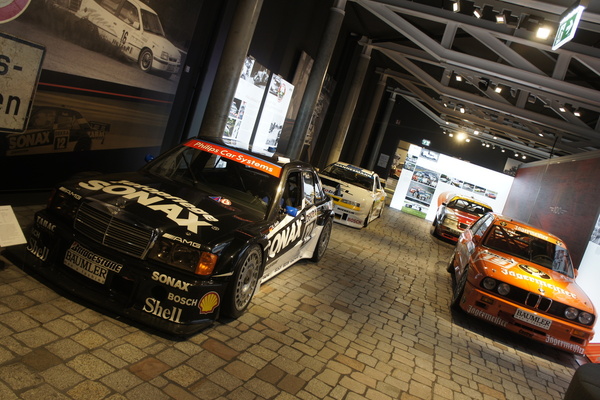 Bild Mercedes-Benz 190E 2.5-16 DTM (1993) - Teil der Ausstellung "AVUS 100: Ein rasantes Jahrhundert" im PS-Speicher Einbeck