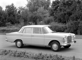 Mercedes-Benz 200 (1965) – Werksfoto
