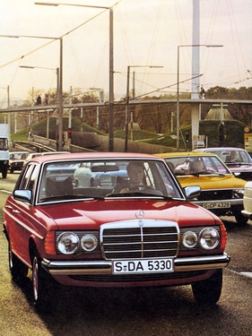 Mercedes Benz 200 (1976) - Vierzylindermodell