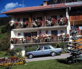 Mercedes Benz 200 (1976) - den stellte man sich gerne vor das Haus