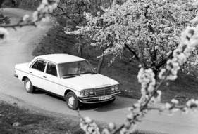 Mercedes Benz 200 (1976) - evolutionäres Design, keine Experimente