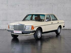 Mercedes-Benz 200 (1979) - als Lot 18 angeboten an der Dorotheum-Versteigerung an der Classic Expo Salzburg am 15. Oktober 2022