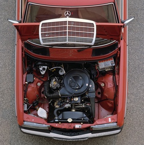 Mercedes Benz 200 (1980) - mit dem neuen Vierzylinder M 102