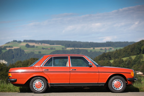 Mercedes Benz 200 (1982) - als Prestige-Limousinen noch in Signalfarben bestellt wurden