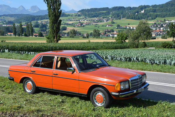 Mercedes Benz 200 (1982) - angeboten an der Versteigerung der Oldtimer Galerie in Toffen am 29. November 2014