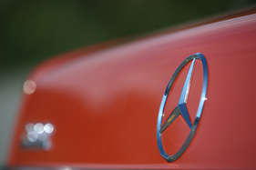 Mercedes Benz 200 (1982) - der Stern als Statussymbol