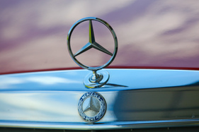 Mercedes Benz 200 (1982) - der Stern auf dem Bug als Peilhilfe