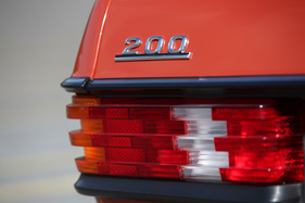 Mercedes Benz 200 (1982) - die geriffelten Heckleuchten versprachen Schmutzunempfindlichkeit