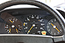 Mercedes Benz 200 (1982) - einfache Schaltzeitpunktmarken auf dem Tacho müssen den Drehzahlmesser ersetzen (© Bruno von Rotz, 2014) Mercedes Benz 200 (1982) - einfache Schaltzeitpunktmarken auf dem Tacho müssen den Drehzahlmesser ersetzen (© Bruno von Rotz, 2014)