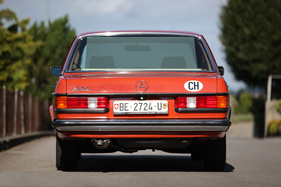 Mercedes Benz 200 (1982) - funktionales Heckdesign