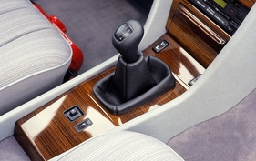 Mercedes-Benz 200 (1984) - mit Vierganggetriebe