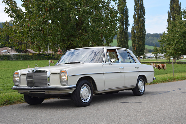 Bild: Mercedes Benz 200-8 (1968) - angeboten an der Versteigerung der Oldtimer Galerie in Toffen am 29. November 2014