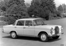Mercedes-Benz 200 D (1965) – mit grösseren 14-Zoll-Rädern