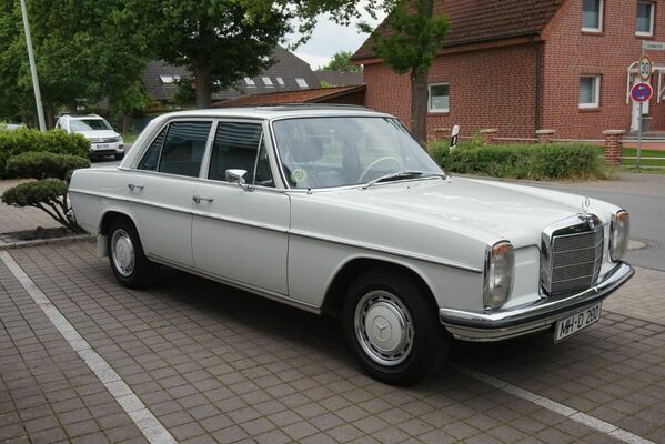 Bild: Mercedes-Benz 200 D (1971) – Nur 74'000 km – Angeboten an der Versteigerung am 9. April 2022 durch Günter Baumert