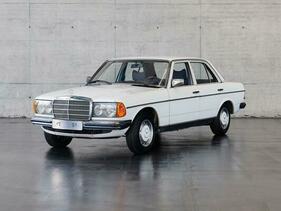 Mercedes-Benz 200 D (1978) - als Lot 28 angeboten an der Dorotheum-Versteigerung an der Classic Expo Salzburg am 15. Oktober 2022