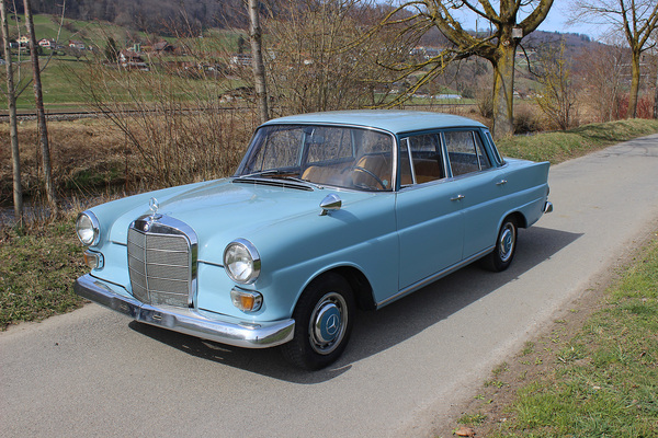 Mercedes Benz 200 Heckflosse (1966) - vorgesehen für die Versteigerung der Oldtimer Galerie in Toffen am 26. April 2014