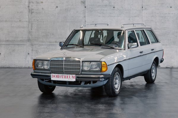 Bild: Mercedes-Benz 200 T (1984) - als Lot 19 angeboten an der Dorotheum Versteigerung anlässlich der Classic Expo Salzburg 2021