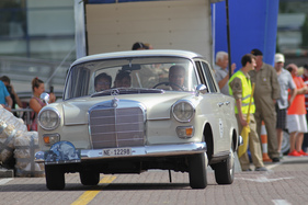 Mercedes-Benz 200 W110 (1967) - am Oldtimer Grandprix Safenwil am 3. September 2016