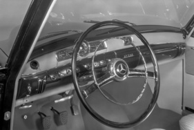 Mercedes-Benz 219 (1956) - übersichtliches Armaturenbrett