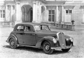 Mercedes Benz 220 (1951) - die Türen der Limousine öffneten gegenläufig