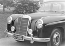 Mercedes-Benz 220 (1954) – aufrechte Kühlermaske wie beim Vorgänger
