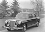 Mercedes-Benz 220 (1954) – der "grosse Ponton" mit sechs Zylindern (© Daimler-Benz AG, 1954) Mercedes-Benz 220 (1954) – der "grosse Ponton" mit sechs Zylindern (© Daimler-Benz AG, 1954)