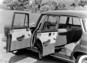 Mercedes-Benz 220 (1959) - Die weit öffnenden Türen ermöglichen den bequemen Ein- und Ausstieg (© Daimler AG, 1959) Mercedes-Benz 220 (1959) - Die weit öffnenden Türen ermöglichen den bequemen Ein- und Ausstieg (© Daimler AG, 1959)