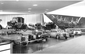 Mercedes Benz 220 (1961) - Mercedes-Halle - Internationale Automobilausstellung (IAA) in Frankfurt 1961