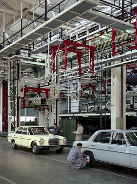 Mercedes Benz 220 (1970) - Schlussarbeiten an den fertigen Fahrzeugen