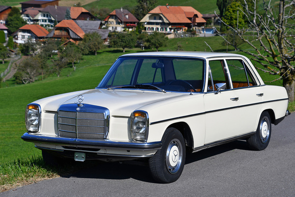 Mercedes-Benz 220 /8 (1970) - als Lot 03 an der Versteigerung der Oldtimer Galerie in Toffen am 19. Oktober 2019