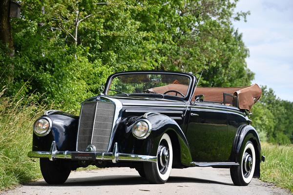 Mercedes-Benz 220 Cabriolet B (1952) - als Lot 144 angeboten an der Versteigerung Oldtimer Galerie Toffen vom 16. Oktober 2021