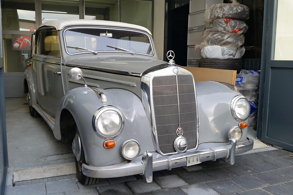 Bild: Mercedes-Benz 220 Cabriolet B (1952) - angeboten an der Versteigerung der Oldtimer Galerie am 23. April 2016 in Toffen