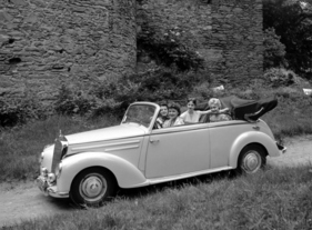 Mercedes-Benz 220 Cabriolet B (W 187) (1952) - Ausführung mit gewölbter Frontscheibe.. (1952)