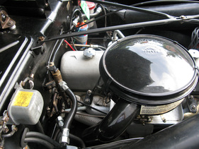 Mercedes Benz 220 Cabriolet Wendler (1952) - der Reihen-Sechszylinder ist unter einem grossen Luftfilter versteckt