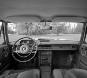 Mercedes-Benz 220 D (1968) – Cockpit eines Modells mit Lenkradschaltung (1968)